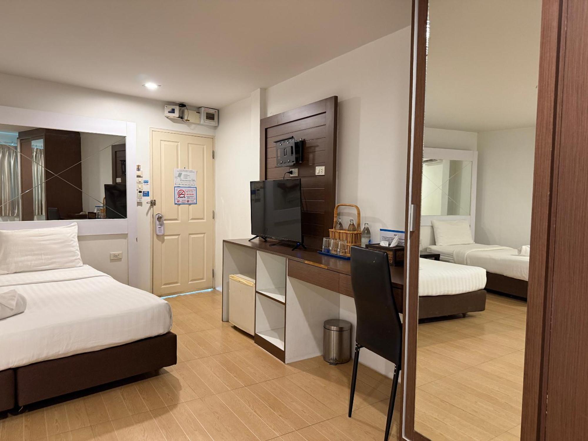 Bed by Cruise Hotel @Samakkhi-Tivanont Nonthaburi Buitenkant foto